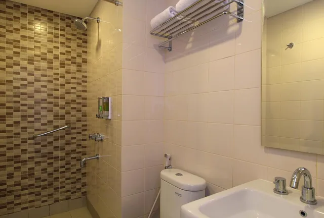 Standard, Queen Bed, Amaris Teuku Umar 3/3