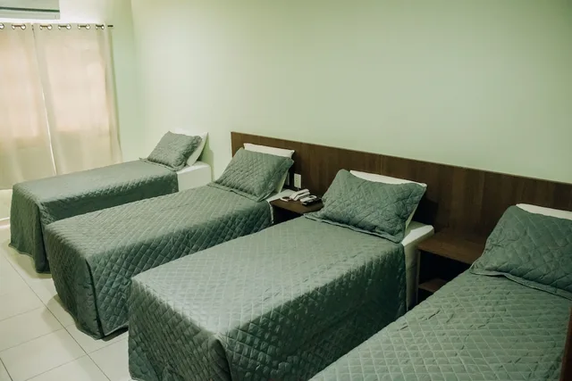 غرفة قياسية رباعية بأربعة أسرّة، Trindade Plaza Hotel 2/5