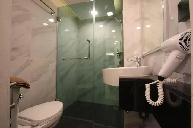 Deluxe, King Bed, Pratunam Atrium Hotel 4/6