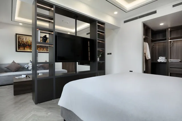 Sky, Executive, Suite, King Bed، Flower Garden Hotel 2/3