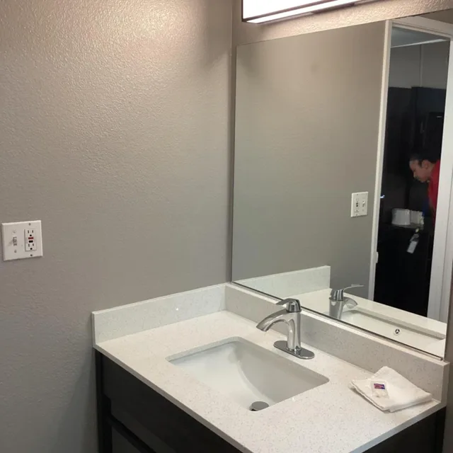 غرفة بسرير كوين لغير المدخنين، Motel6 Reno, NV - Livestock 5/7