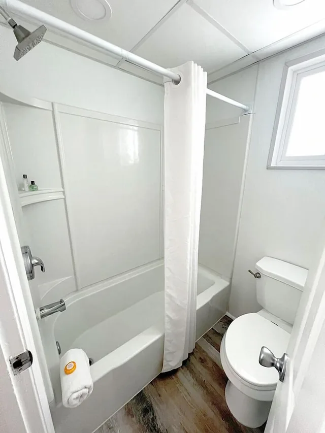 Suite, King Bed, Beach Front, Sofa, Balcony، Lani Kai Beachfront 5/10