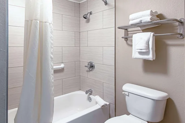 غرفة بسرير كينج، Econo Lodge Kingsville 4/4