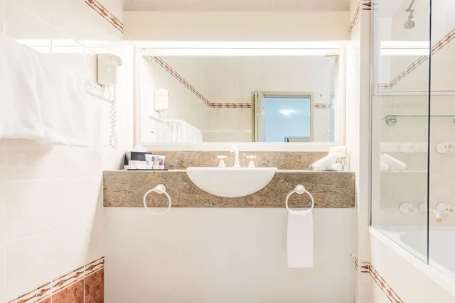 غرفة قياسية بسرير كوين، MERCURE CHARLESTOWN 7/8