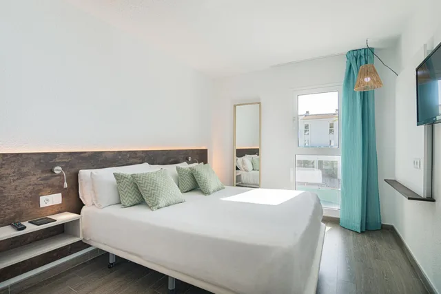 جناح مفرد بإطلالة على المسبح، MarSenses Puerto Pollensa Hotel and Spa - Adults Only 2/3