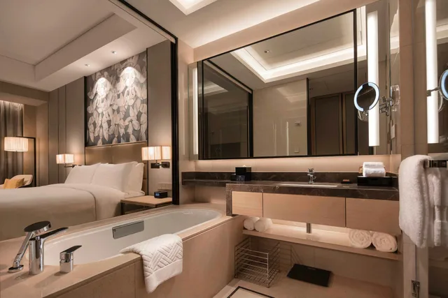 Room, King Bed, Doubletree By Hilton Yangzhou 12/12