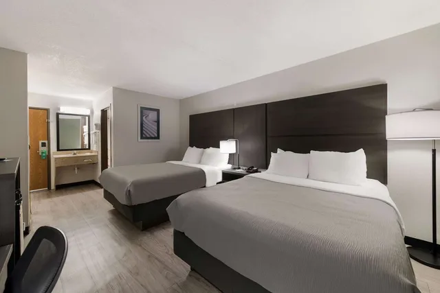 Room, 2 Queen Beds, Quality Inn Merriam Kansas City 1/4