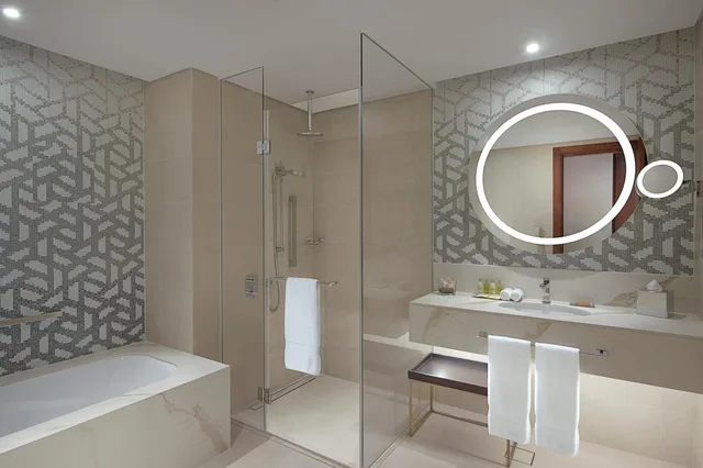 جناح بإطلالة على البحر بغرفتي نوم في طابق مرتفع، Hilton Doha The Pearl Residences 3/5