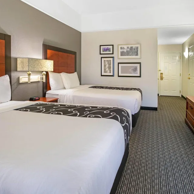 Room, Double Bed, Bathtub, Accessible, La Quinta Inn & Suites by Wyndham DFW Airport South / Irving 1/8