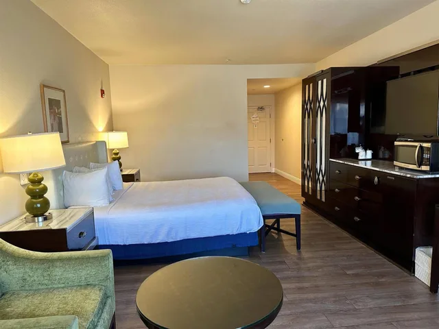 جناح جونيور بسرير كينج بجاكوزي، Rocklin Park Hotel, Trademark Collection by Wyndham 4/10