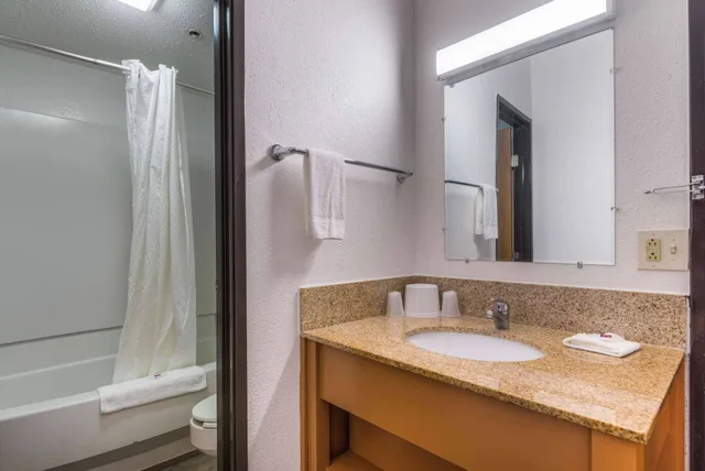 غرفة قياسية بسرير كينج، Motel6 Bridgeview, IL 7/8
