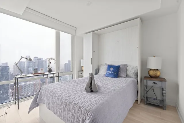 شقة ديلوكس بسرير كوين، Teahouse Condos in Downtown Toronto 2/7