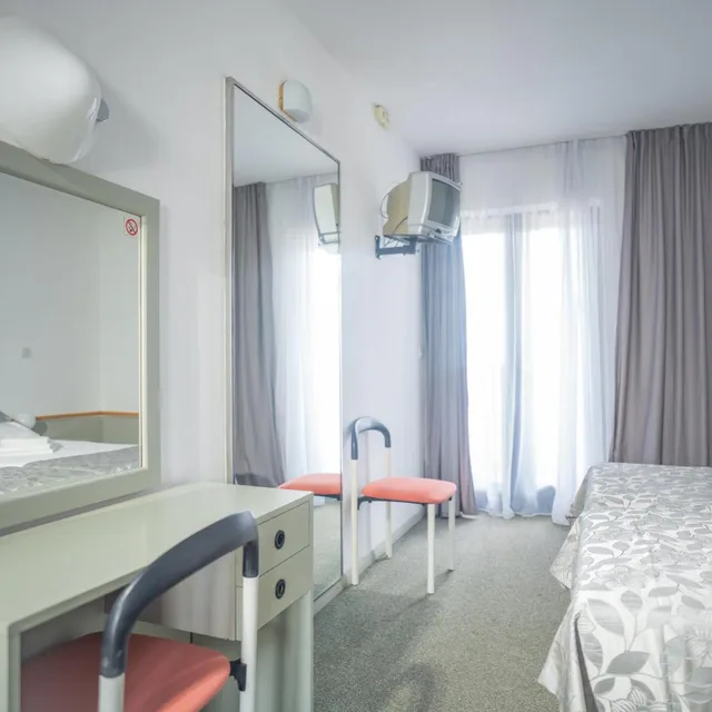 غرفة اقتصادية بسرير مزدوج أو سريرين منفصلين بشرفة، Hotel Miran Pirovac 10/10