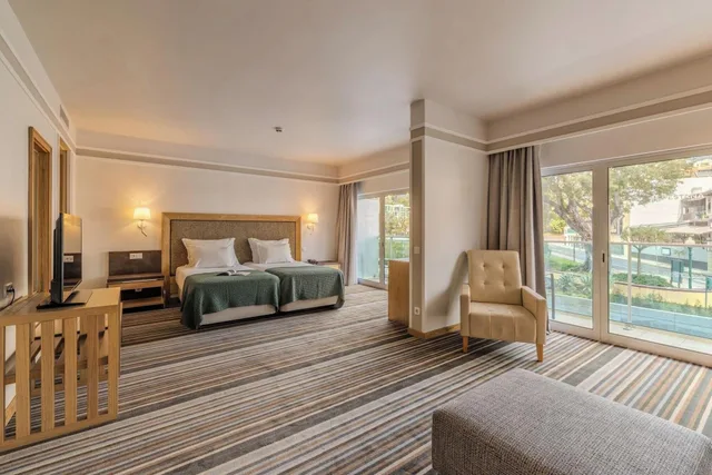 Family, with Extra Bed, Pestana Carlton Madeira 1/3