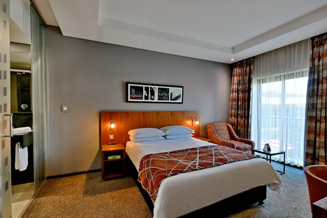 غرفة بسرير كوين لذوي الإعاقة، City Lodge Newtown 1/1