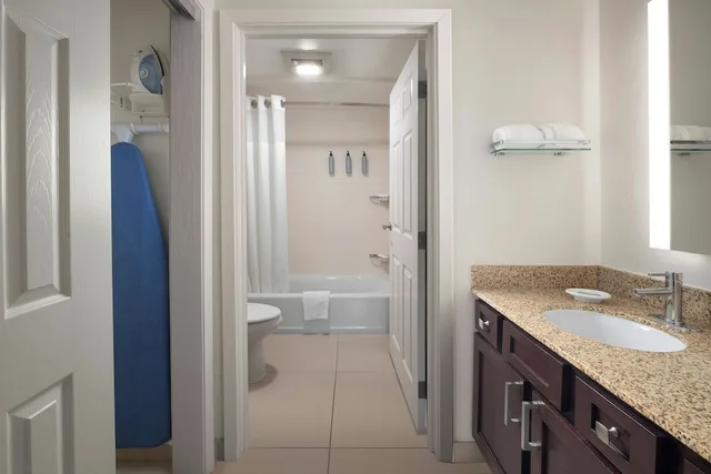 جناح بسرير كينج بغرفة نوم واحدة مع أريكة لذوي الإعاقة، Residence Inn New Orleans Metairie 4/9