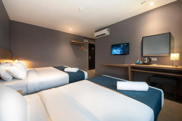 غرفة ديلوكس ثلاثية بسرير مزدوج وسرير فردي، Orange Business Hotel Petaling Jaya 2/2