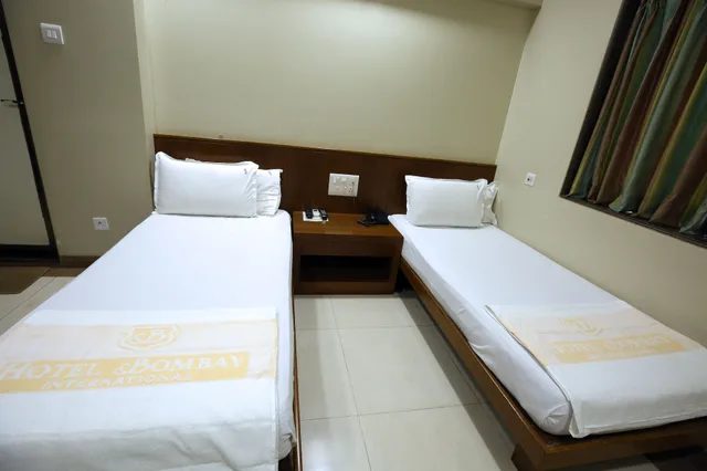 غرفة قياسية بسرير مزدوج، Hotel Bombay International 1/2