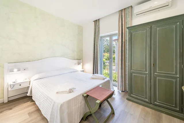 غرفة اقتصادية بسرير مزدوج بإطلالة على الحديقة في الملحق، Hotel Poseidon 7/10