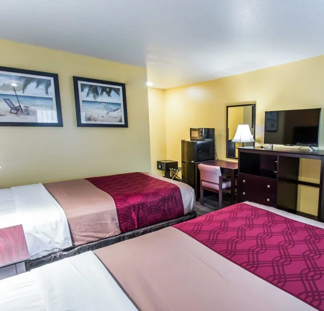 غرفة قياسية بسريرين مزدوجين، Econo Lodge Cocoa Beach - Near The Port 1/3