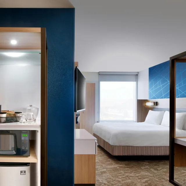 جناح بسرير كينج مع سرير سحّاب إضافي مع أريكة، SpringHill Suites by Marriott Cottonwood 3/7