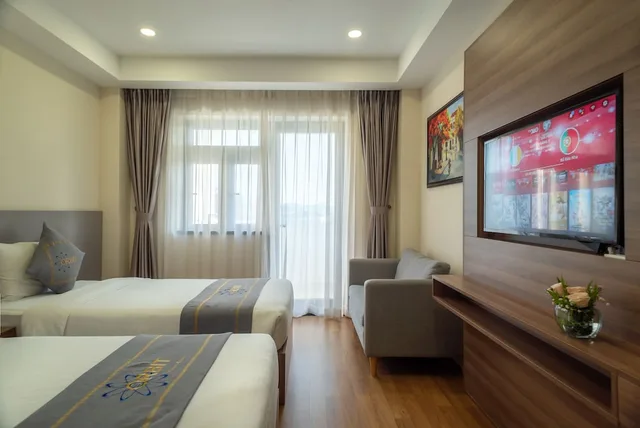 Superior, King Bed, Balcony, Orbit Hotel 3/6