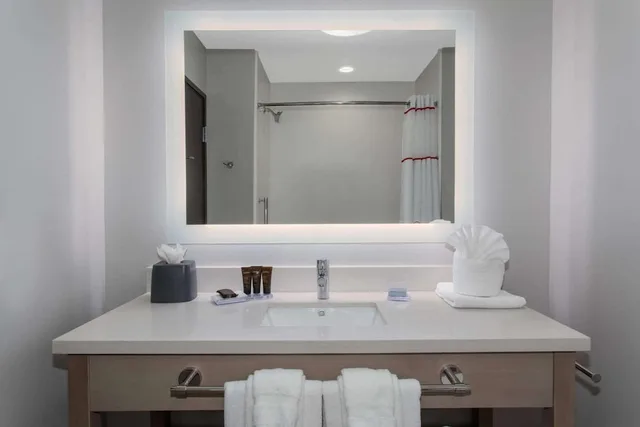 جناح بسرير كوين بغرفة نوم واحدة بمطبخ صغير، Hawthorn Suites by Wyndham Loveland 3/3