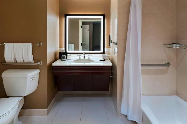 غرفة بسريرين كوين، Sheraton Austin Georgetown Hotel Conference Center 4/10