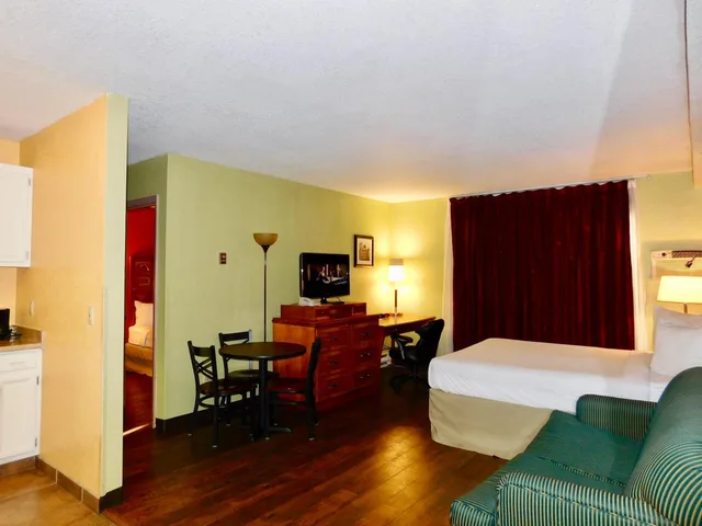 جناح ديلوكس بسريرين كوين بغرفة نوم واحدة بمطبخ، Americas Best Value Inn Suites Anchorage Airport 3/7