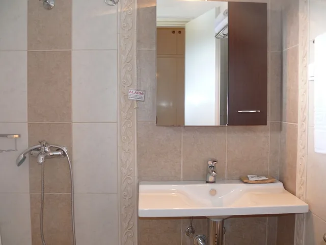 غرفة بانورامية ثلاثية بسريرين منفصلين بإطلالة على الجبل مع أريكة، Nefeli Hotel Corfu 5/5