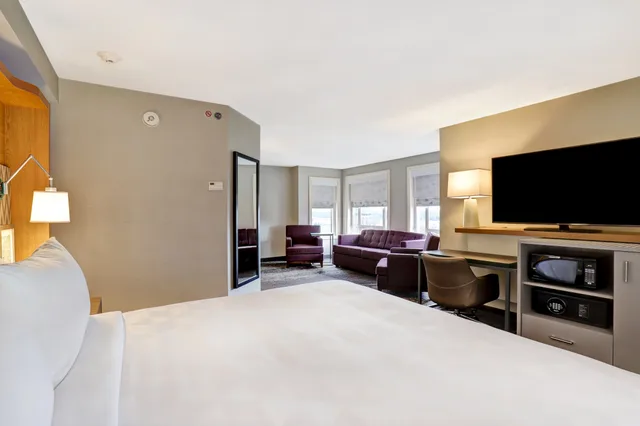جناح بسرير كينج، Holiday Inn Ottawa Dwtn Parliament Hill 1/2