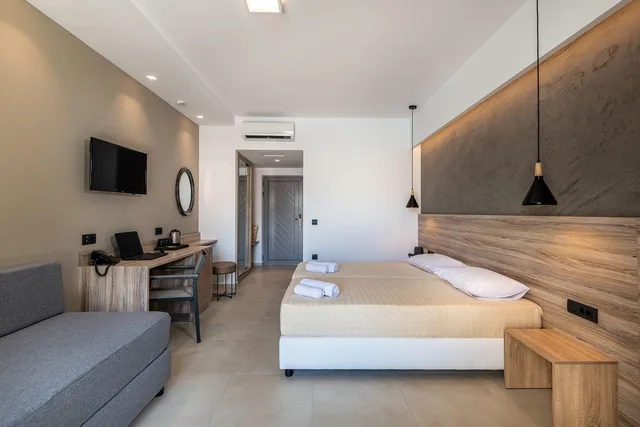Triple Room Pool or Street view Adult Only، Oneiro Boutique Hotel 3/5