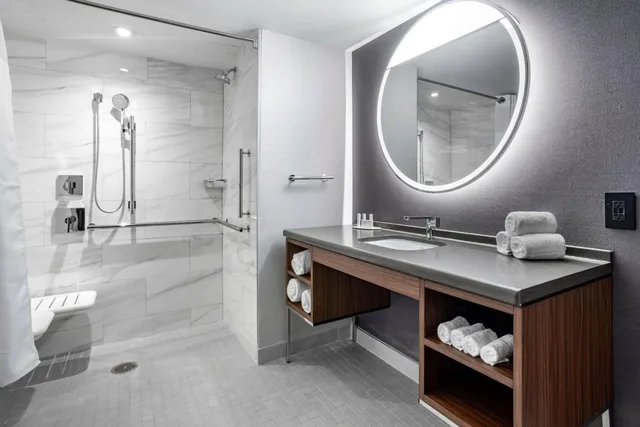 غرفة بسرير كينج في طابق مرتفع، Courtyard by Marriott Washington, DC Dupont Circle 10/10
