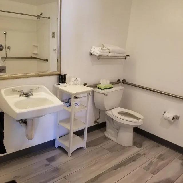 غرفة بسرير كينج لذوي الإعاقة، Wharf Inn 5/7
