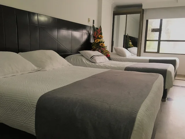 Family, 1 Double and 3 Single Beds، Hotel Ejecutivo Av La Esperanza 4/5