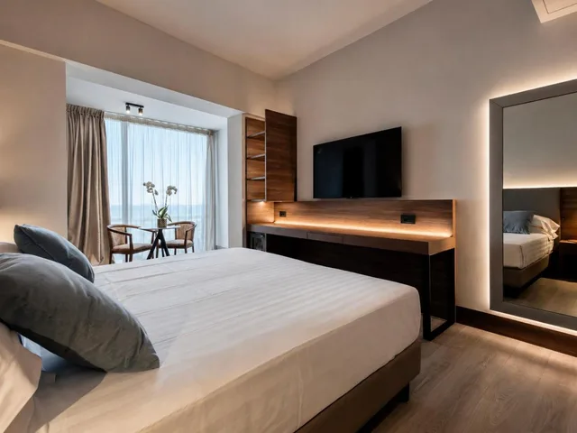 Room, Double Bed, Side Sea View، Waldorf Suite Hotel 2/3