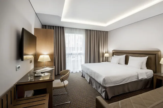 غرفة سوبيريور بسرير مزدوج أو سريرين منفصلين مع أريكة، Hotel Royal Prague 7/10