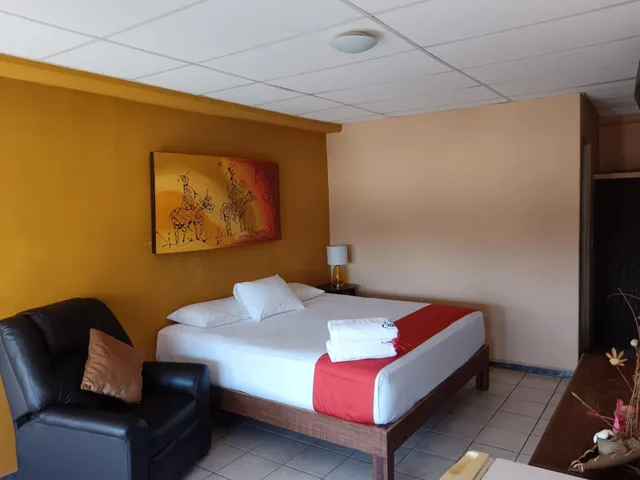 جناح مفرد، Hotel Savaro 4/8