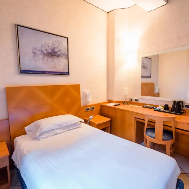 Room, Single, French Bed، Albergo Centrale Bologna 8/10