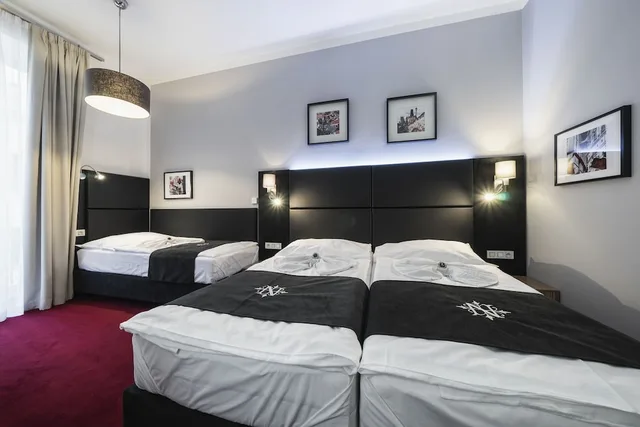 غرفة قياسية ثلاثية بسرير مزدوج وسرير فردي، Hotel Noir 4/9
