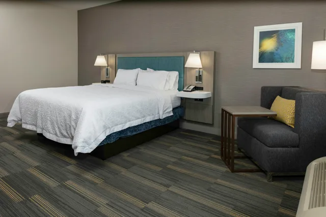 Room, King Bed, Accessible, Hampton Inn Dunedin Fl 2/3