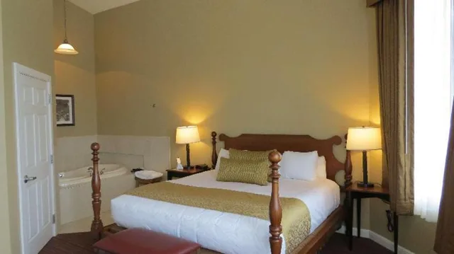 1 Bedroom, Apartment, Double Bed, Sofa, Jetted Tub, Kitchenette, Best Western Plus Dutch Haus Inn And Suites 2/6