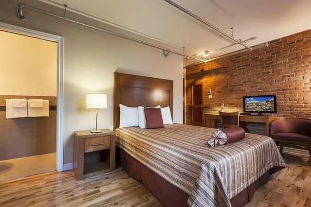غرفة سوبيريور بسرير كوين، Hotel Quartier des Spectacles 1/4
