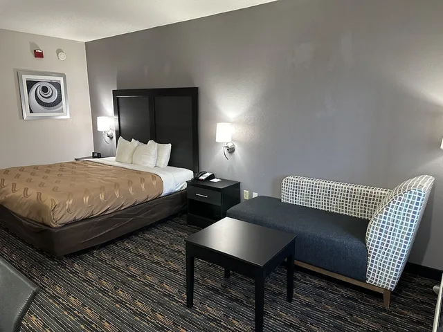 غرفة بسرير كينج لذوي الإعاقة، Quality Inn Ashland, KY 2/4