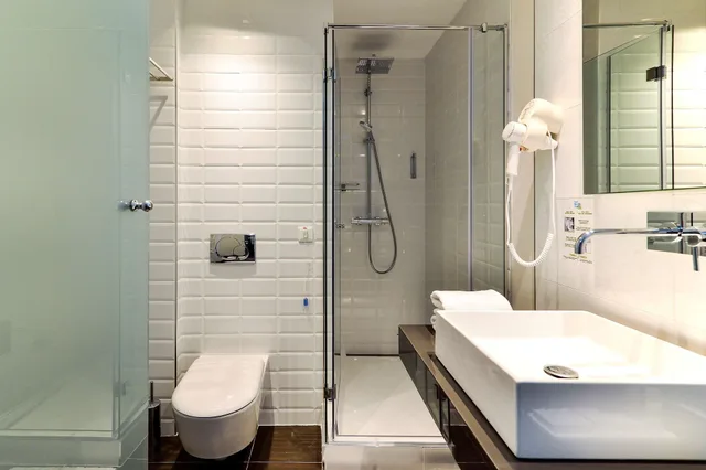 غرفة قياسية بسرير كوين، Belgrade Art Hotel 4/4