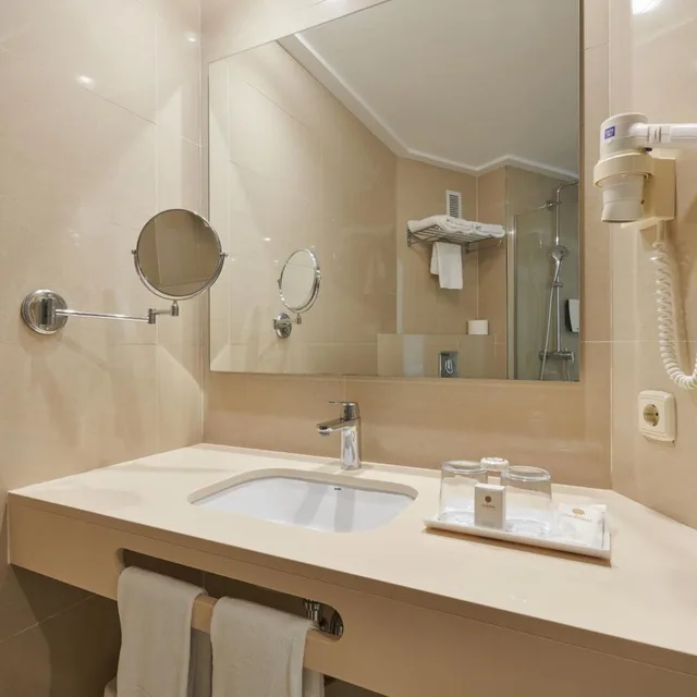 غرفة ثلاثية بإطلالة على البحر، Hotel Sabina & Suites 3/4