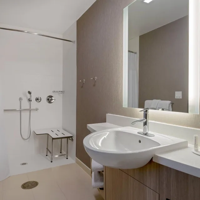 جناح كبير بسريرين كوين مع سرير سحّاب إضافي، SpringHill Suites by Marriott Ocala 7/9