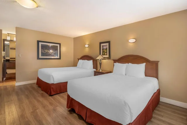 غرفة بسريرين كوين يُسمح فيها بالحيوانات الأليفة، Best Western Sicamous Inn 2/5