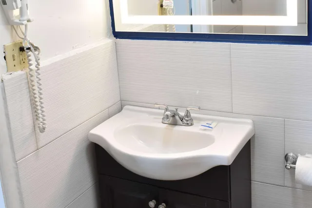 غرفة بسريرين كوين للمدخنين، Rodeway Inn Swainsboro GA 3/4