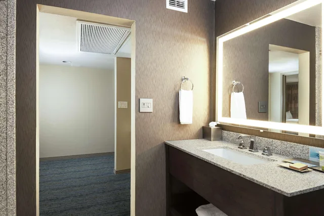 جناح جونيور بسريرين كوين بشرفة لذوي الإعاقة، El Conquistador Tucson A Hilton Resort 2/2